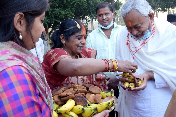 उदीयमान सूर्य को अर्घ्य के साथ छठ महापर्व का हुआ समापन