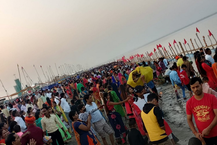 पटना और आसपास के क्षेत्रों में छठ श्रद्धा और भक्ति से मना